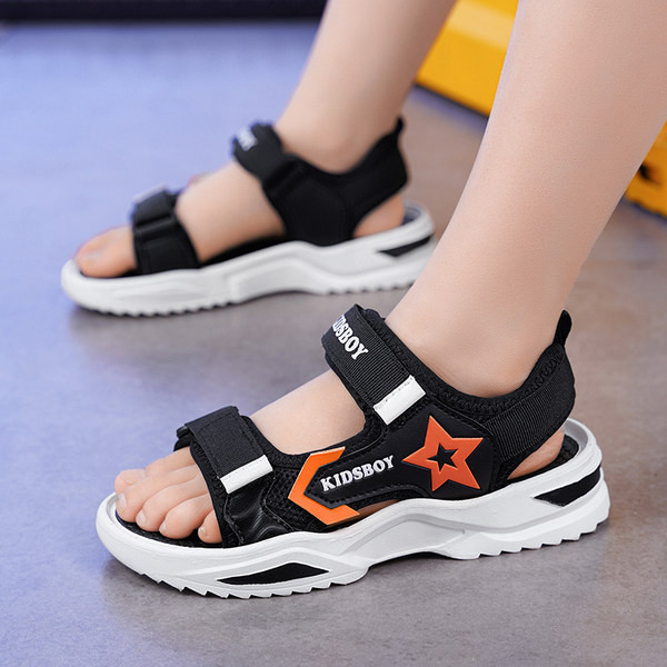 Poistele sobivad kleebistega laste sandaalid