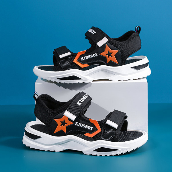 Poistele sobivad kleebistega laste sandaalid