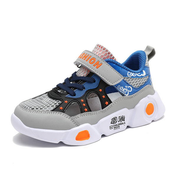 Παιδικά σανδάλια από κλειστό δίχτυ με δέσιμο με velcro και επιγραφή