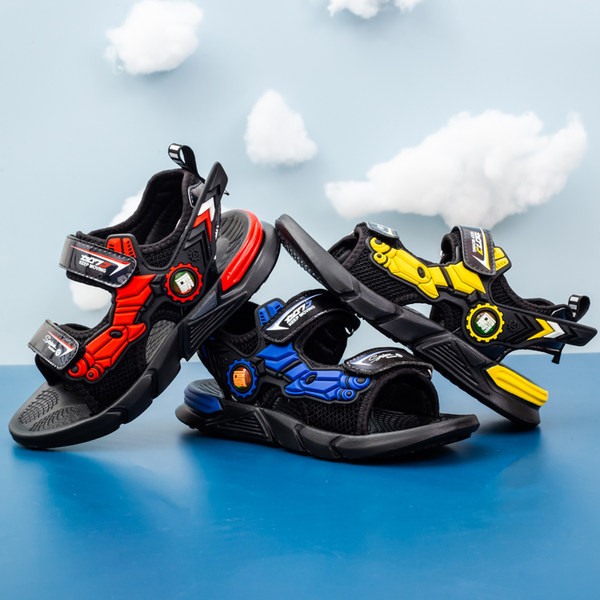 Παιδικά σανδάλια για αγόρια με τρισδιάστατη εφαρμογή και επιγραφή