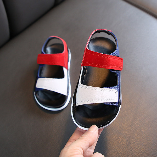 Kožne dječje sandale s ravnim potplatom i zakrpama