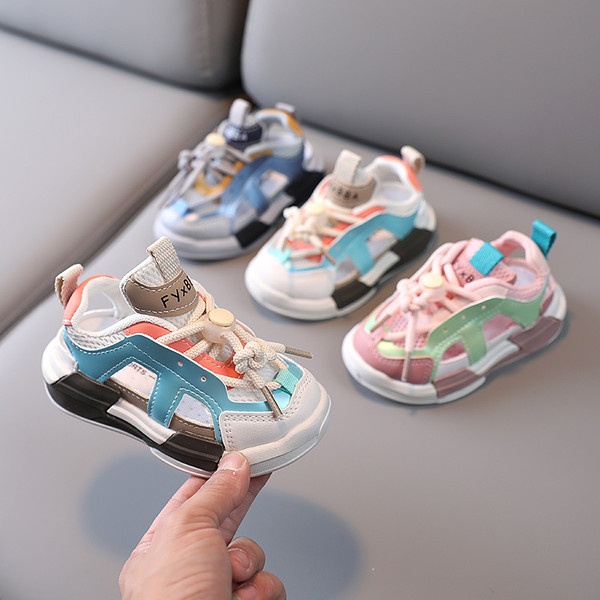 Παιδικά χρωματιστά αθλητικά παπούτσια με κορδόνια
