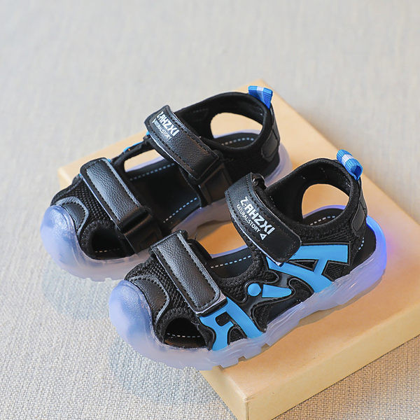 Летни детски сандали с велкро закопчаване и светещи подметки