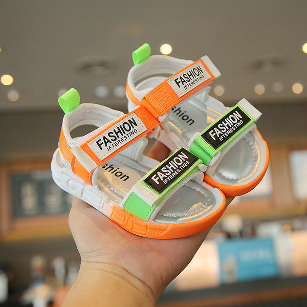 Детски сандали с шарен десен и надписи