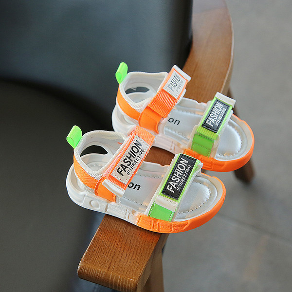 Детски сандали с шарен десен и надписи