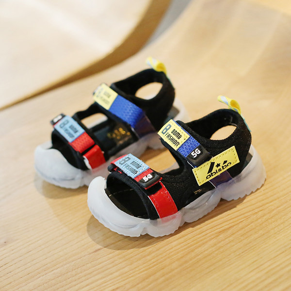 Παιδικά σανδάλια με τραχιά λαστιχένια σόλα
