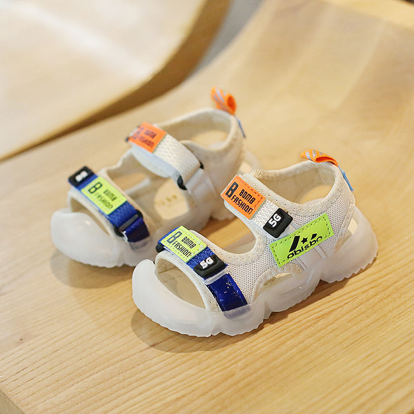 Παιδικά σανδάλια με τραχιά λαστιχένια σόλα
