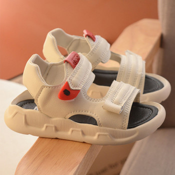 Нов модел детски сандали в бял и черен цвят с лепенки 
