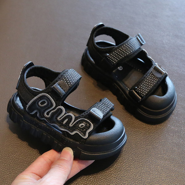 Hímzett hétköznapi gyerekszandál fiúknak