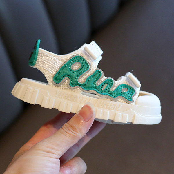 Hímzett hétköznapi gyerekszandál fiúknak