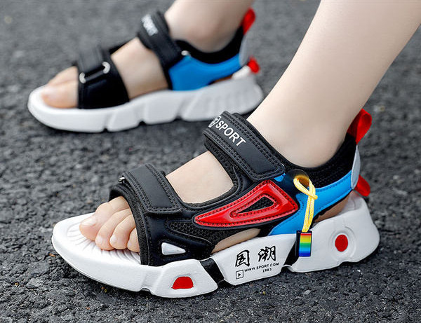 Gyerek szandál durva talppal