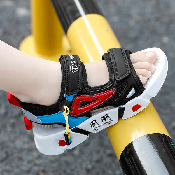 Gyerek szandál durva talppal