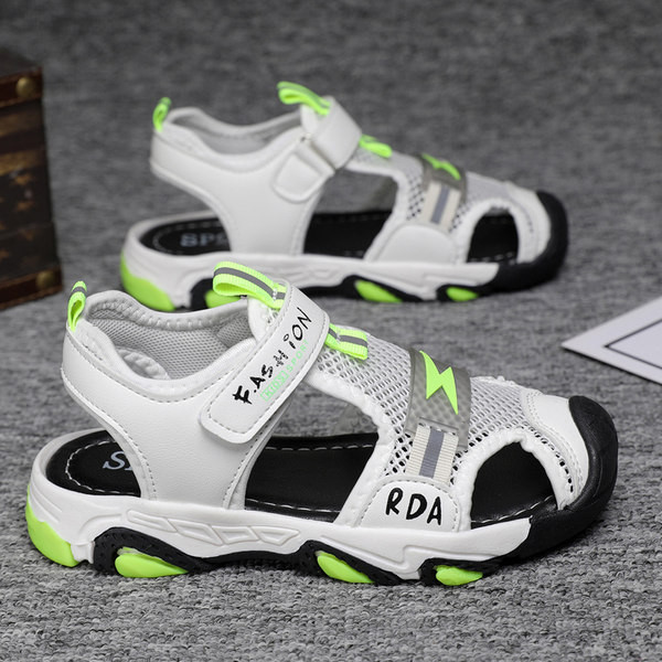 Затворени мрежести сандали с велкро лепенки и груба подметка 