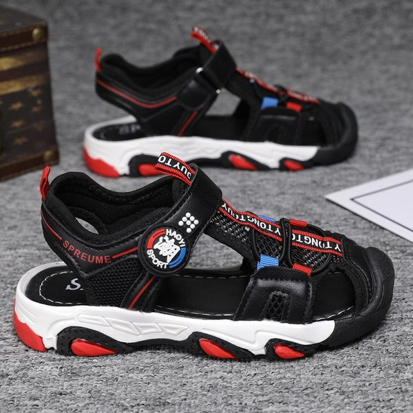 Hálós sportszandál fiúknak felirattal