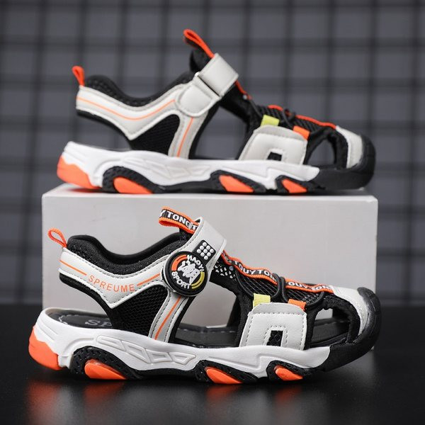 Hálós sportszandál fiúknak felirattal