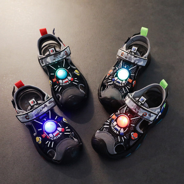 Fiú szandál színes rátéttel és durva talppal