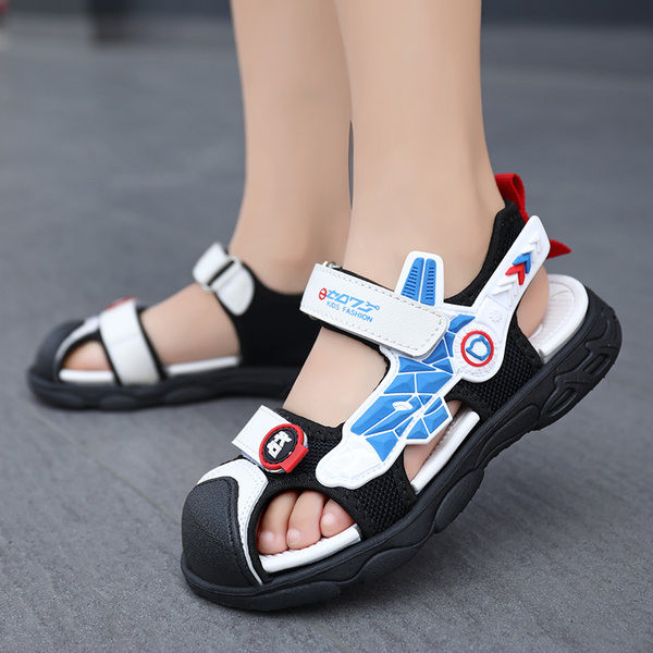 Zárt gyerekszandál fiúknak rátéttel