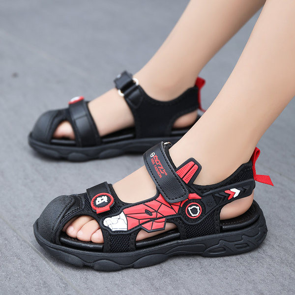 Zárt gyerekszandál fiúknak rátéttel