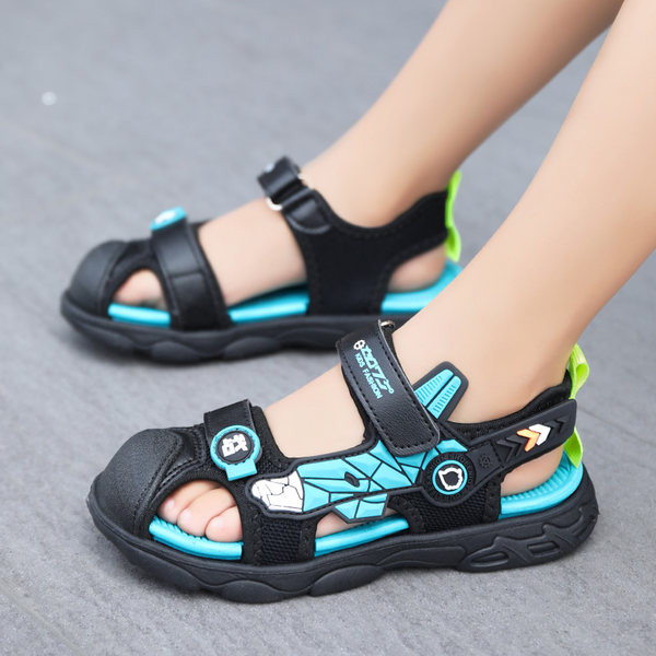 Zárt gyerekszandál fiúknak rátéttel