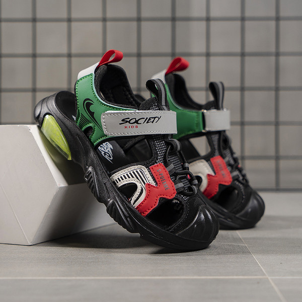 Παιδικά πέδιλα κλειστά από οικολογικό δέρμα με επιγραφή και κορδόνια