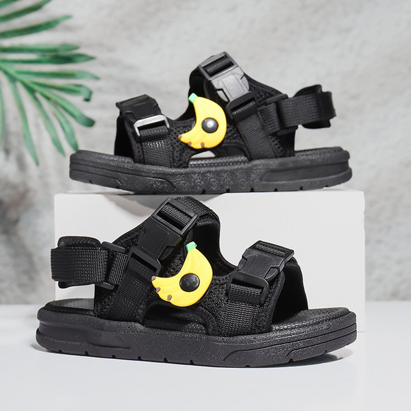 Gyerekszandál foltokkal és lapos talppal, fekete színben