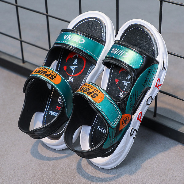 Gyerekszandál mindennapi használatra alkalmas felirattal