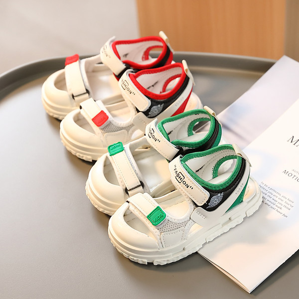 Gyerekszandál gumitalppal és lábujjvédővel