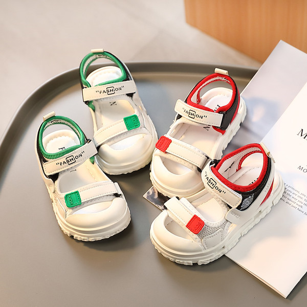 Gyerekszandál gumitalppal és lábujjvédővel