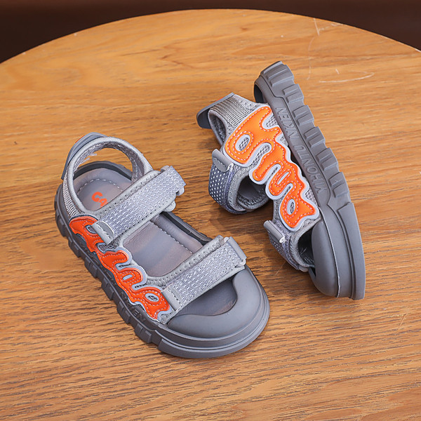 Hálós szandál és felirat