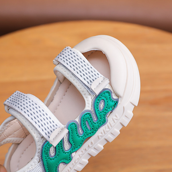 Hálós szandál és felirat