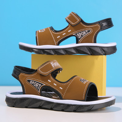 Műbőr szandál fiúknak felirattal, durva talppal