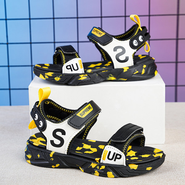 Szandál fiúknak mintás gumitalppal - különböző modellek