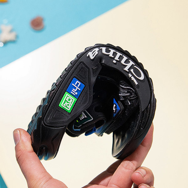 Nyári tépőzáras szandál fiúknak