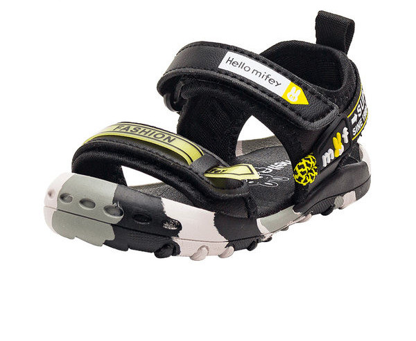 Fekete folttal ellátott gyerekszandál