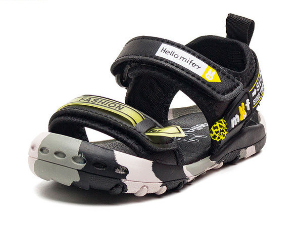 Fekete folttal ellátott gyerekszandál