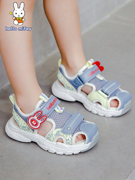 Zárt orrú, hálószövetből készült gyerekszandál