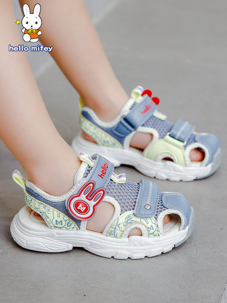 Zárt orrú, hálószövetből készült gyerekszandál