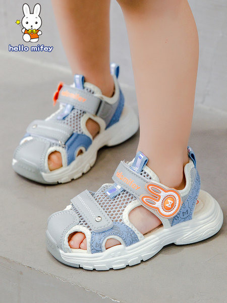 Zárt orrú, hálószövetből készült gyerekszandál