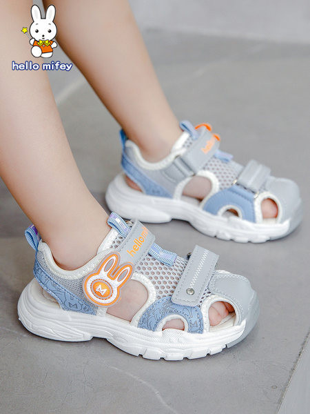 Zárt orrú, hálószövetből készült gyerekszandál