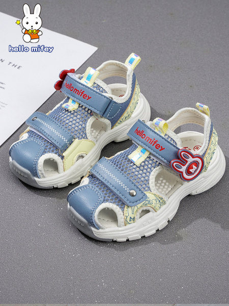 Zárt orrú, hálószövetből készült gyerekszandál