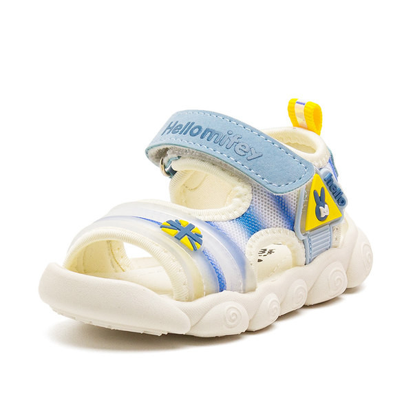 Gyermekszandál kék és lila foltokkal