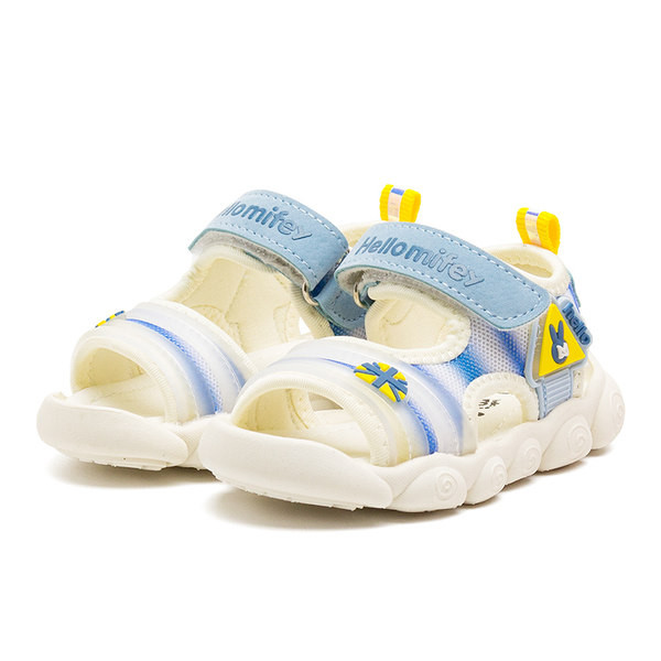 Gyermekszandál kék és lila foltokkal