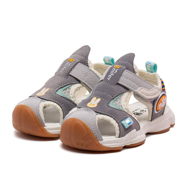 Gyermek velúr szandál zárt orrokkal