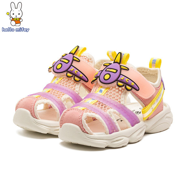 Színes gumi rátéttel ellátott gyerekszandál