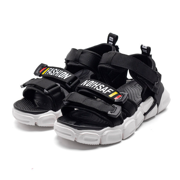 Három színben matricás gyerekszandál