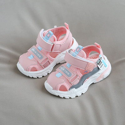 Gyerekszandál foltokkal és durva talppal - többféle színben