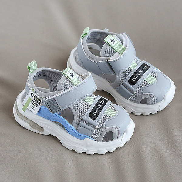 Gyerekszandál foltokkal és durva talppal - többféle színben