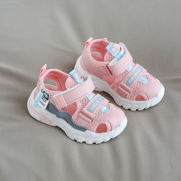 Gyerekszandál foltokkal és durva talppal - többféle színben