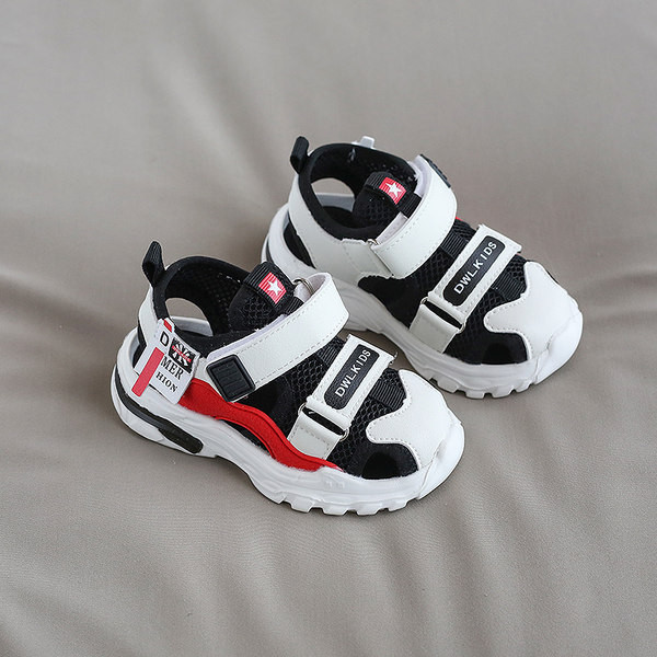 Gyerekszandál foltokkal és durva talppal - többféle színben