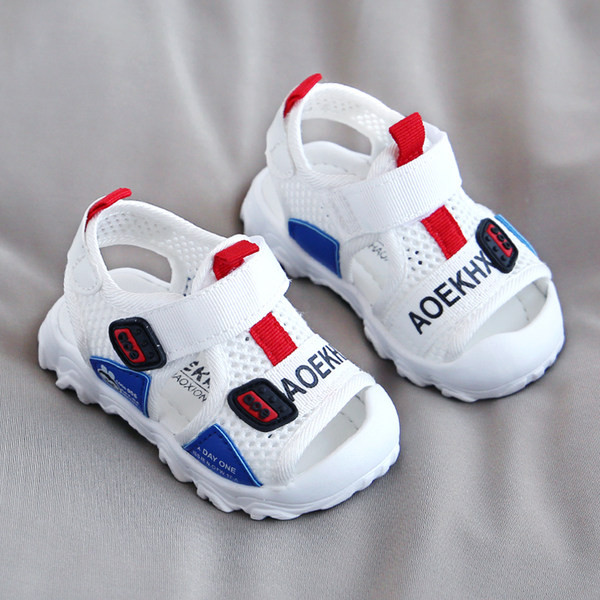 Suvised võrksandaalid takjapaela ja kirjaga